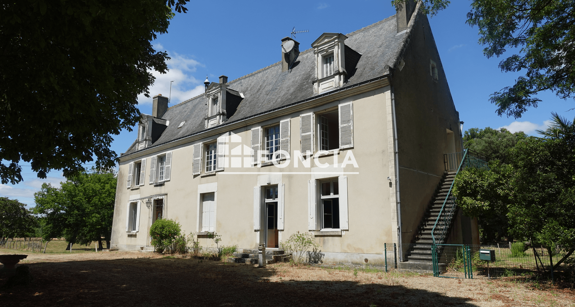 Maison 10 pièces (258 m²) à vendre - Ballan-miré (37510)