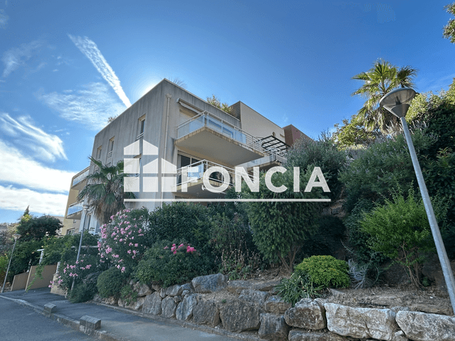 Appartement 2 pièces (45.8 m²) à louer - Hyeres Les Palmiers (83400)