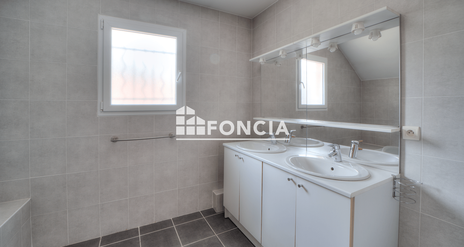 Maison 5 pièces (118.14 m²) à vendre - Chevry (01170)