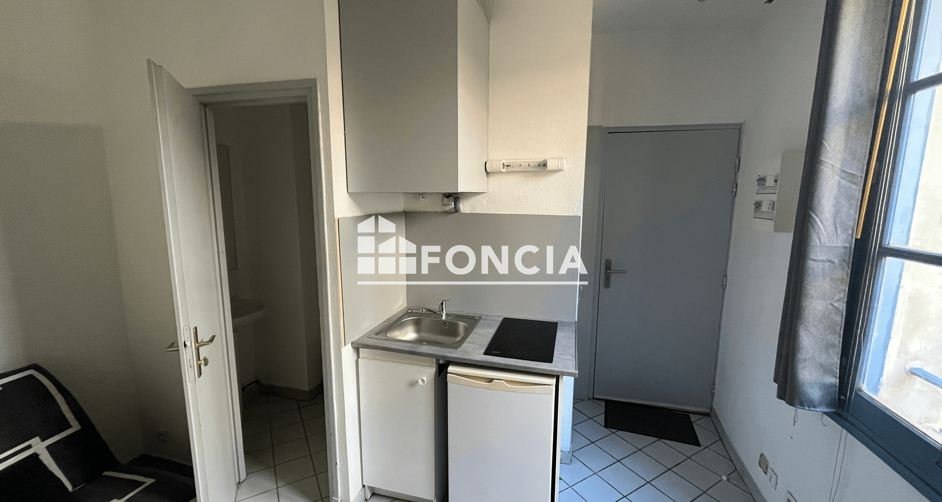 Studio (13.5 m²) à louer - Nîmes (30000)