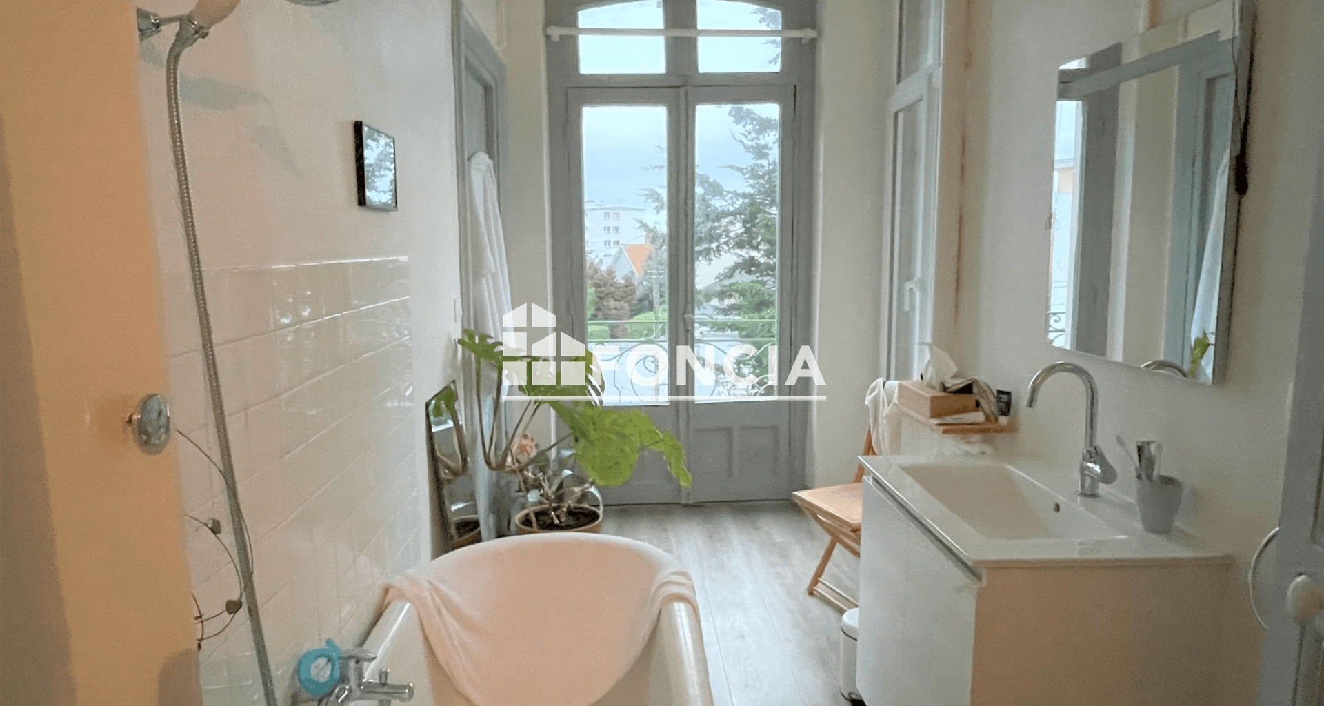 Appartement 4 pièces (127.44 m²) à louer - Lorient (56100)