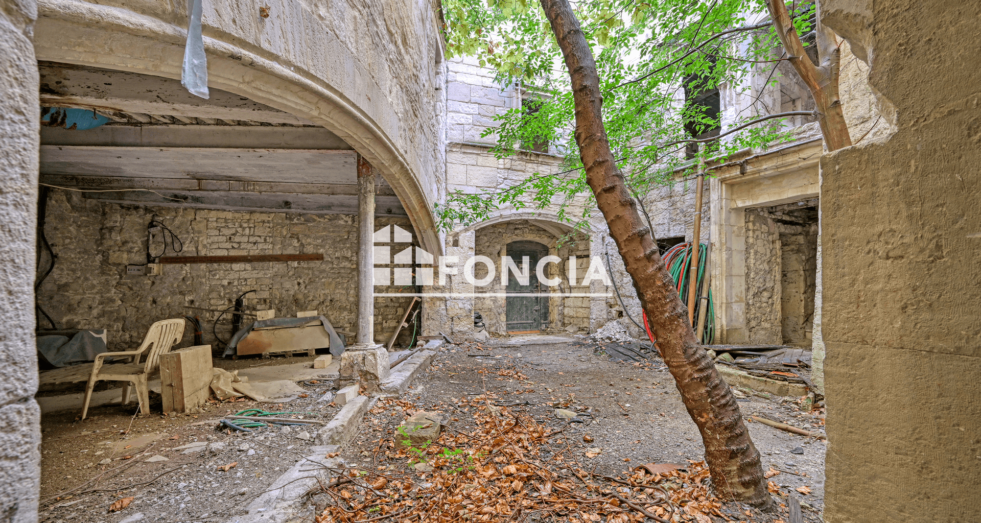 Maison 15 pièces (800 m²) à vendre - Arles (13200)