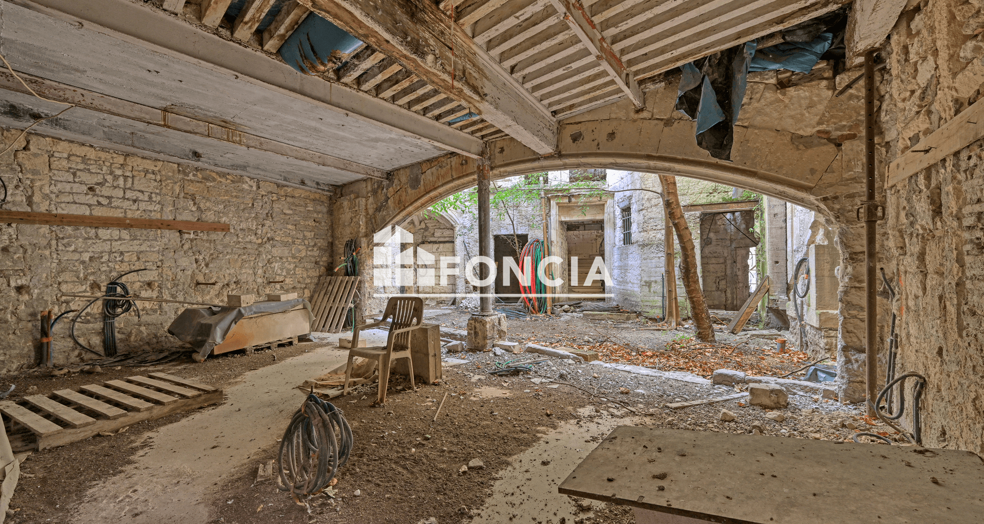 Maison 15 pièces (800 m²) à vendre - Arles (13200)