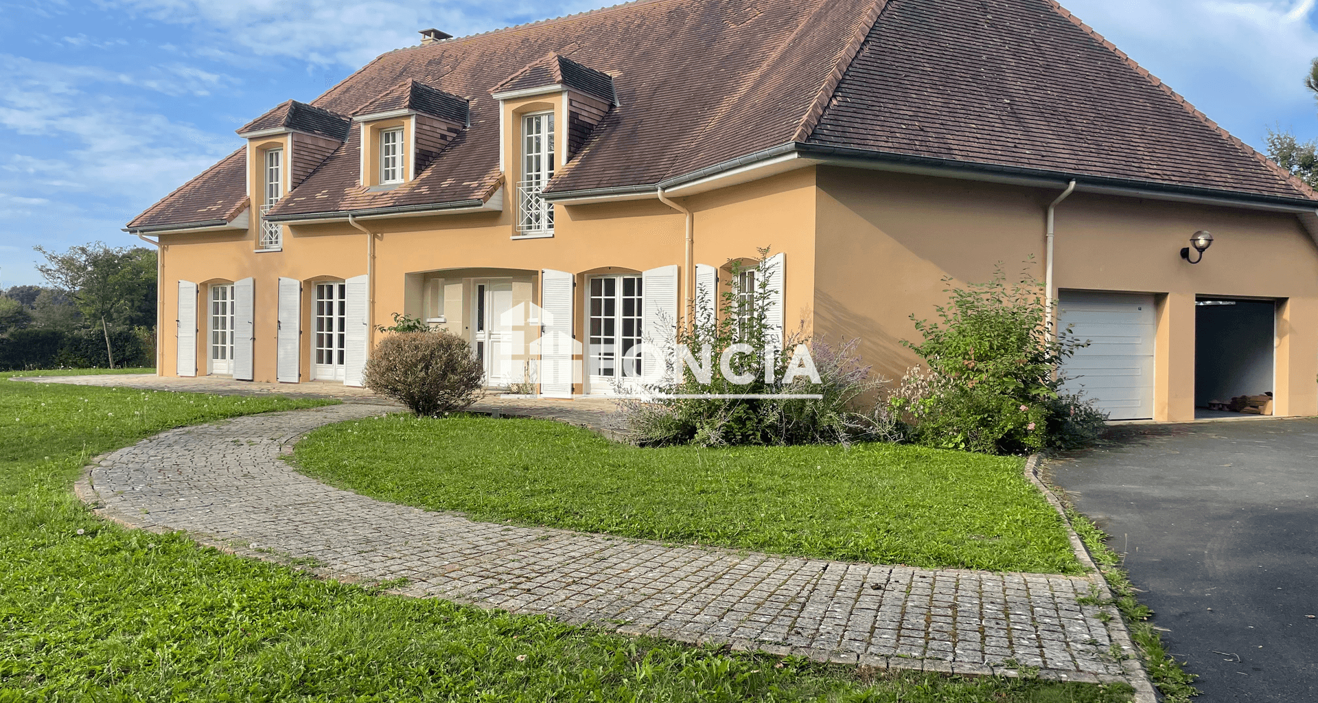 Maison 6 pièces (244.66 m²) à louer - Beaufay (72110)