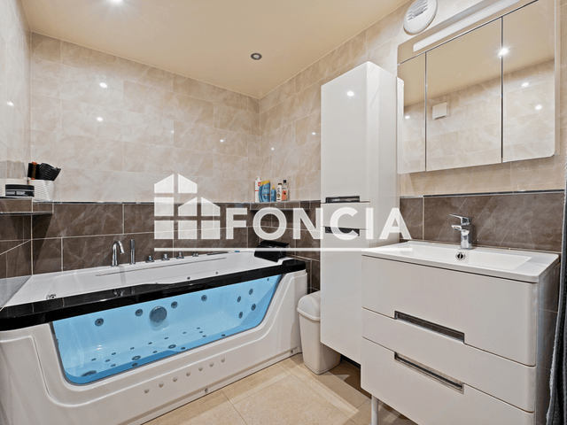 Maison 14 pièces (450 m²) à vendre - Vaujours (93410)