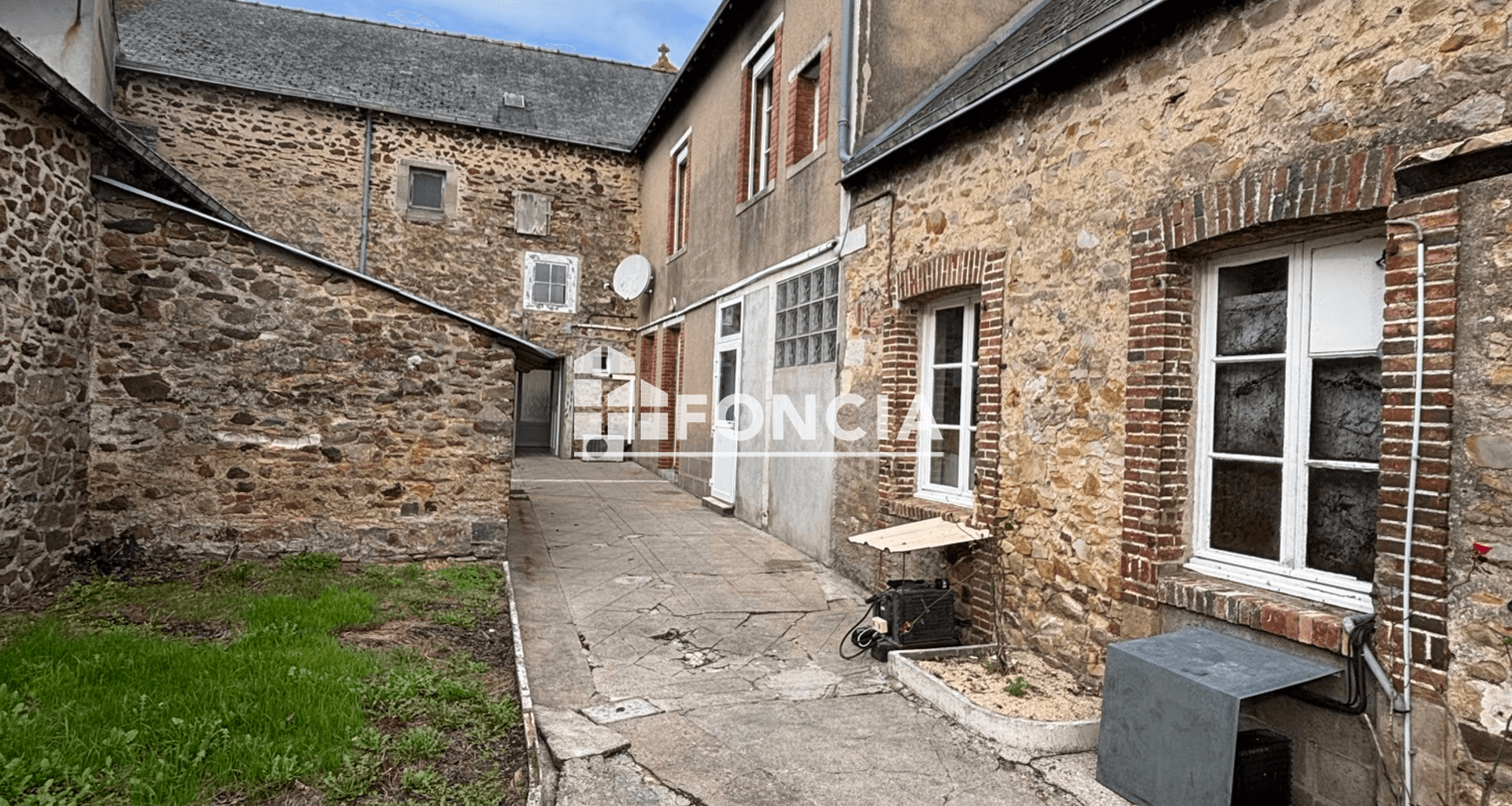 Maison 8 pièces (217 m²) à vendre - Villiers-charlemagne (53170)