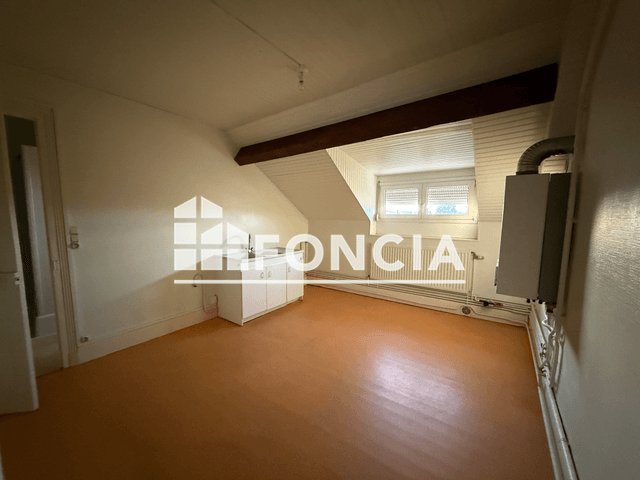 Appartement 2 pièces (82.78 m²) à louer - Charleville-mezieres (08000)