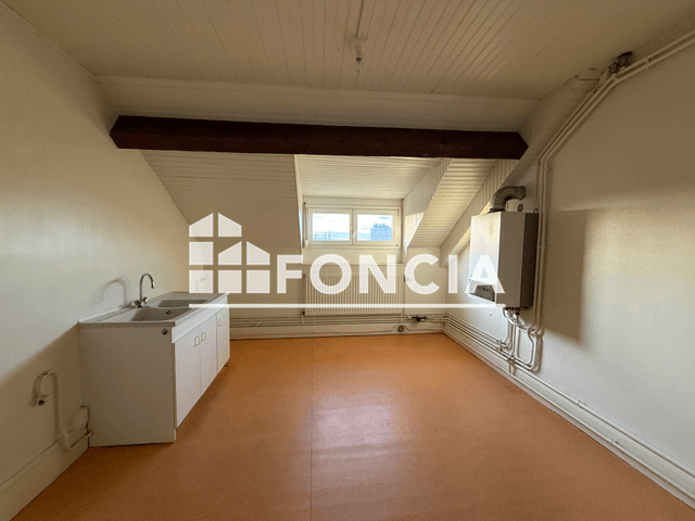 Appartement 2 pièces (82.78 m²) à louer - Charleville-mezieres (08000)