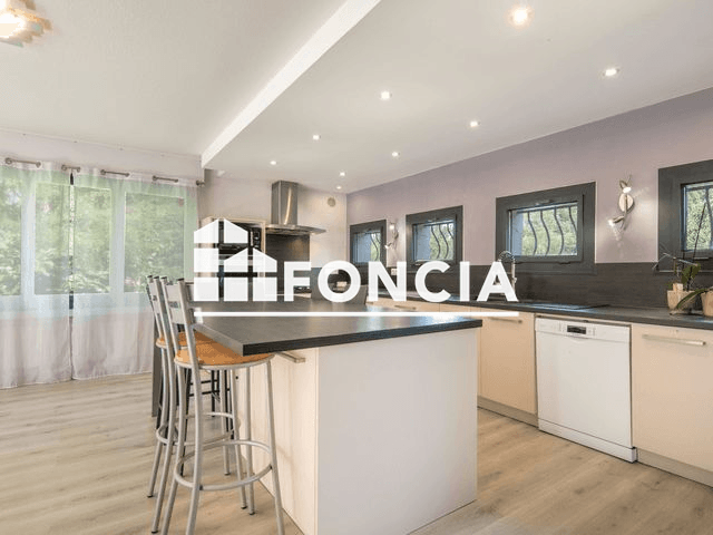 Maison 5 pièces (272.83 m²) à louer - Eybens (38320)