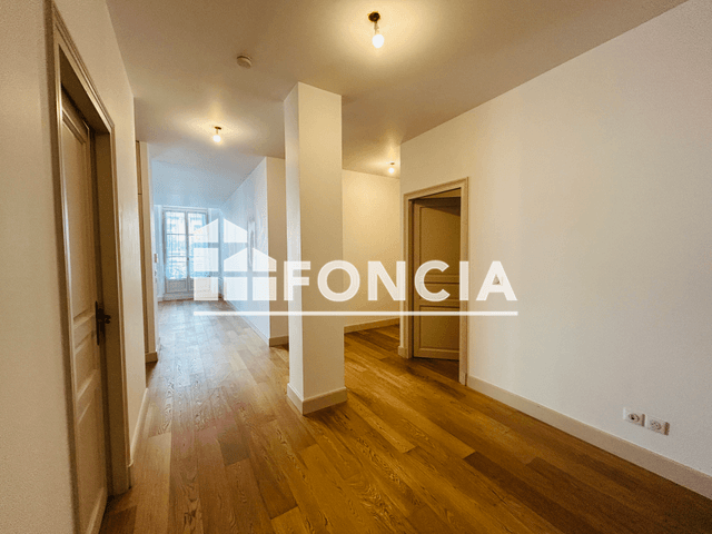 Appartement 3 pièces (73.7 m²) à louer - Toulon (83000)