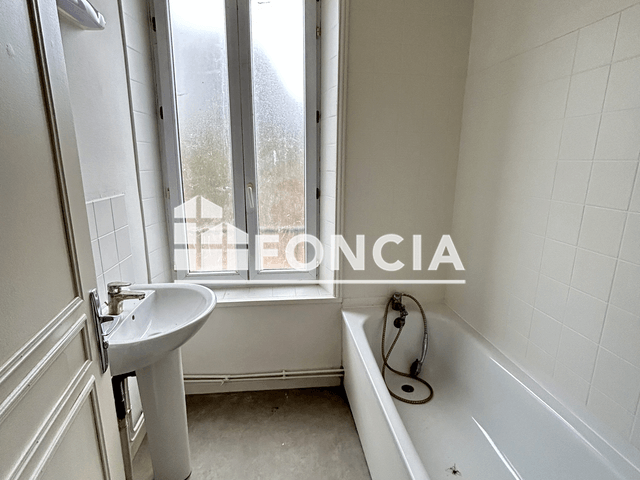 Appartement 4 pièces (72.76 m²) à louer - Charleville-mezieres (08000)