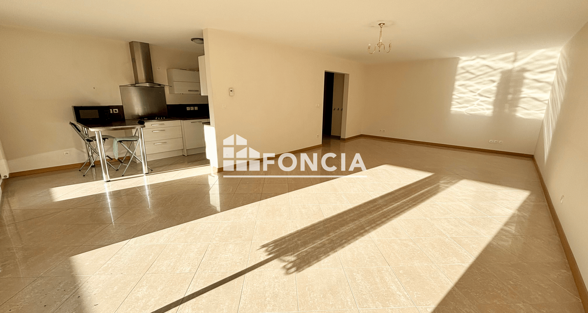 Appartement 4 pièces (110.3 m²) à louer - Ferney-voltaire (01210)