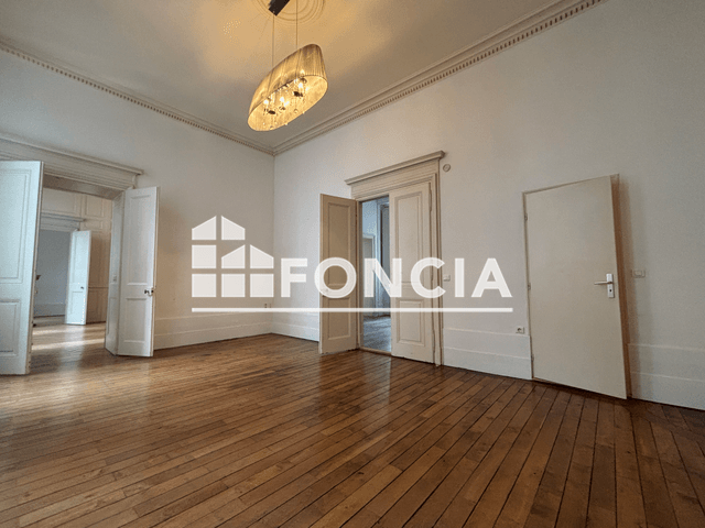 Appartement 5 pièces (120 m²) à louer - Besancon (25000)