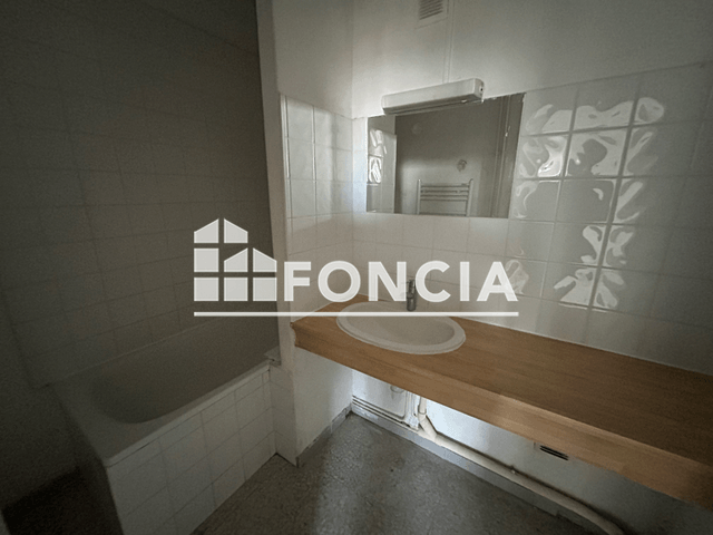 Appartement 4 pièces (72 m²) à louer - Nimes (30900)