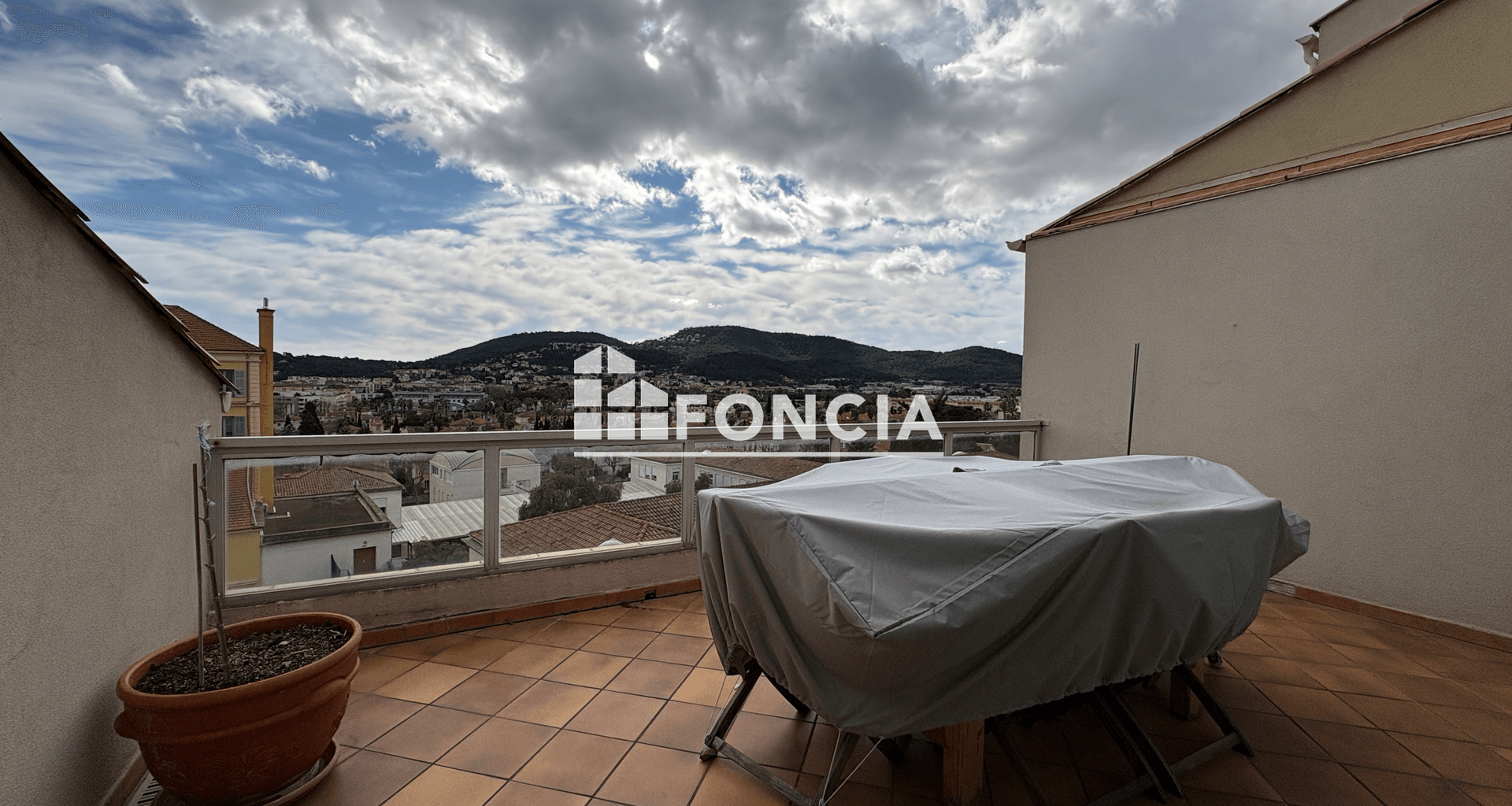 Appartement meublé 4 pièces (114.73 m²) à louer - Hyères (83400)