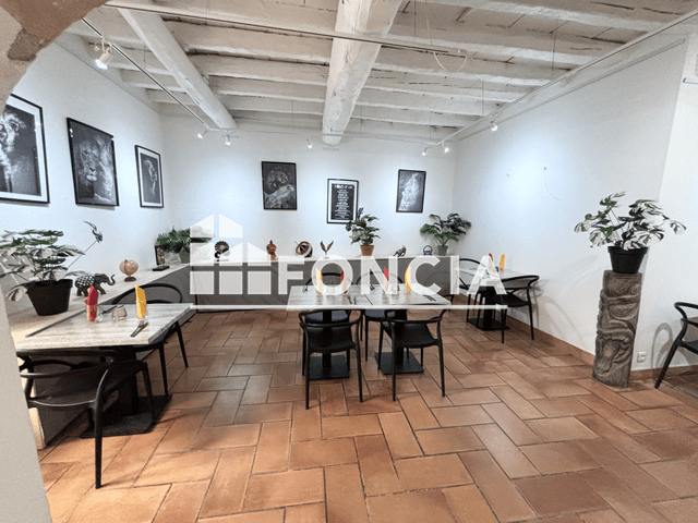 Local commercial 8 pièces (100 m²) à louer - Arles (13200)