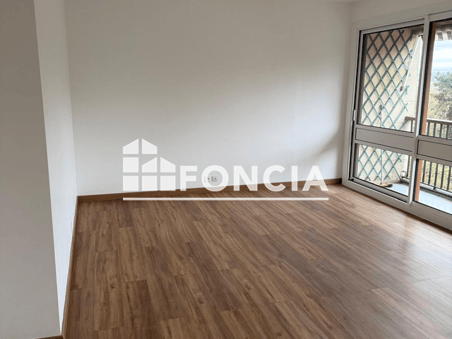 Appartement 3 pièces (80.8 m²) à louer - Carrieres Sur Seine (78420)