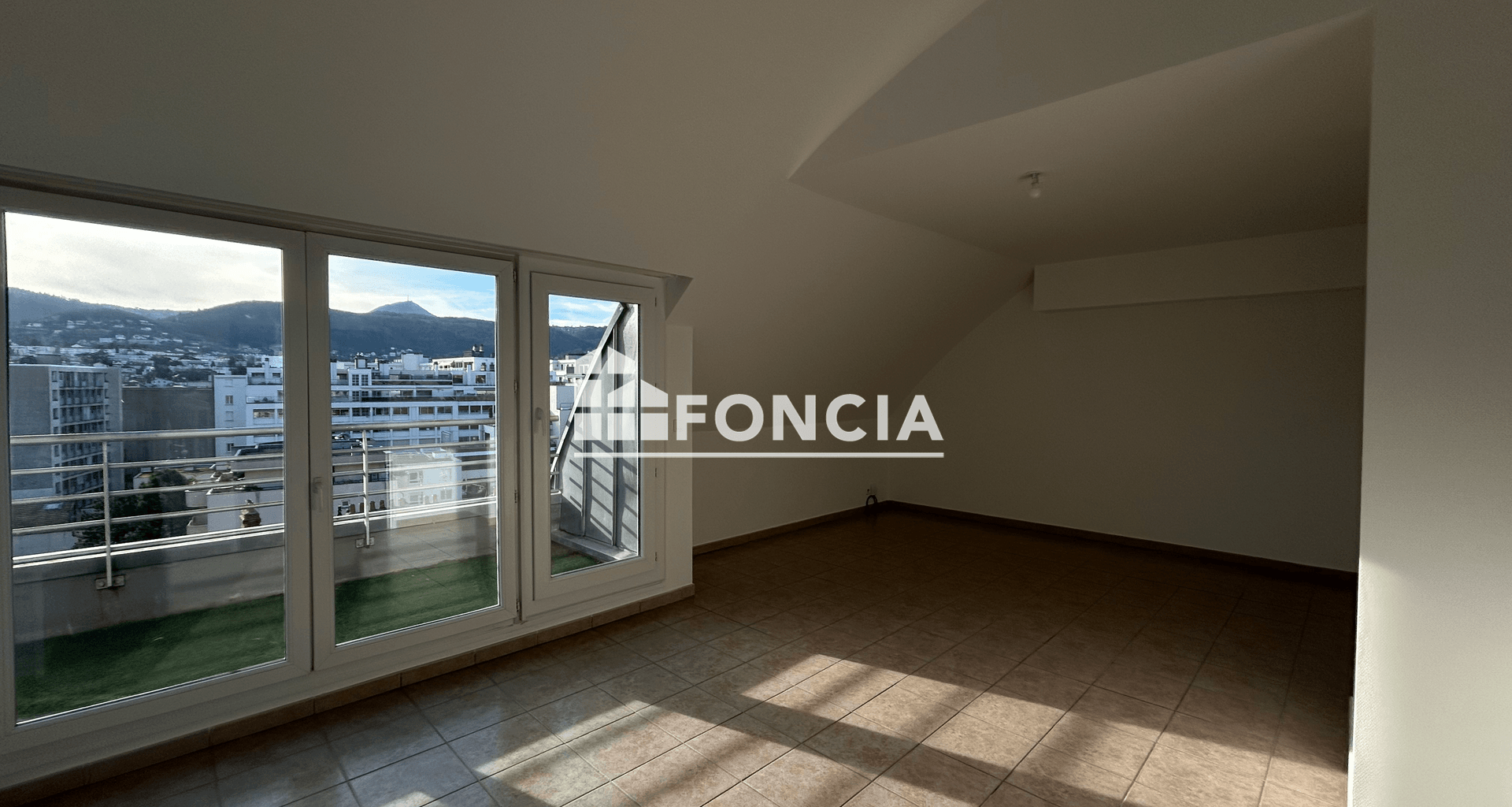 Appartement 5 pièces (102.87 m²) à louer - Clermont-ferrand (63000)