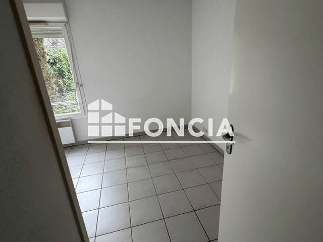 Appartement 5 pièces (109.5 m²) à louer - Ambes (33810)