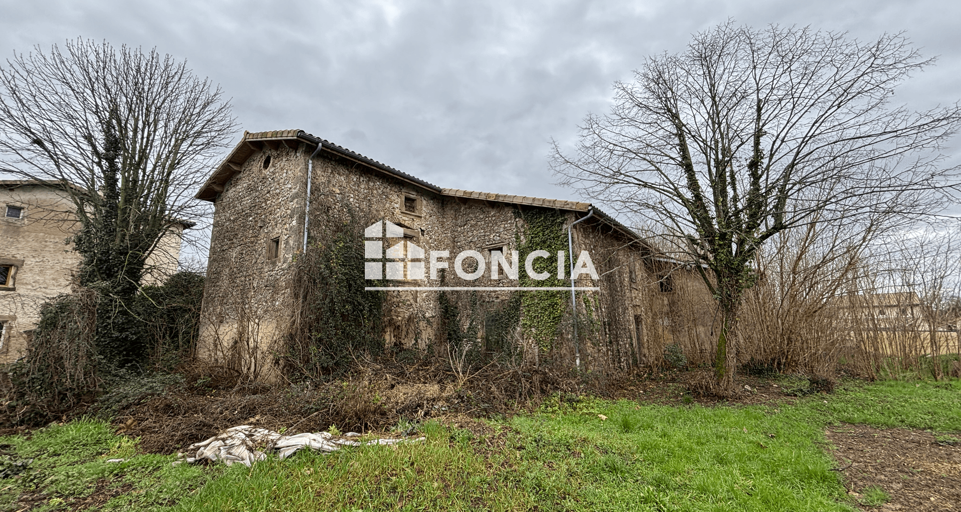 Maison 8 pièces (500 m²) à vendre - Bésayes (26300)