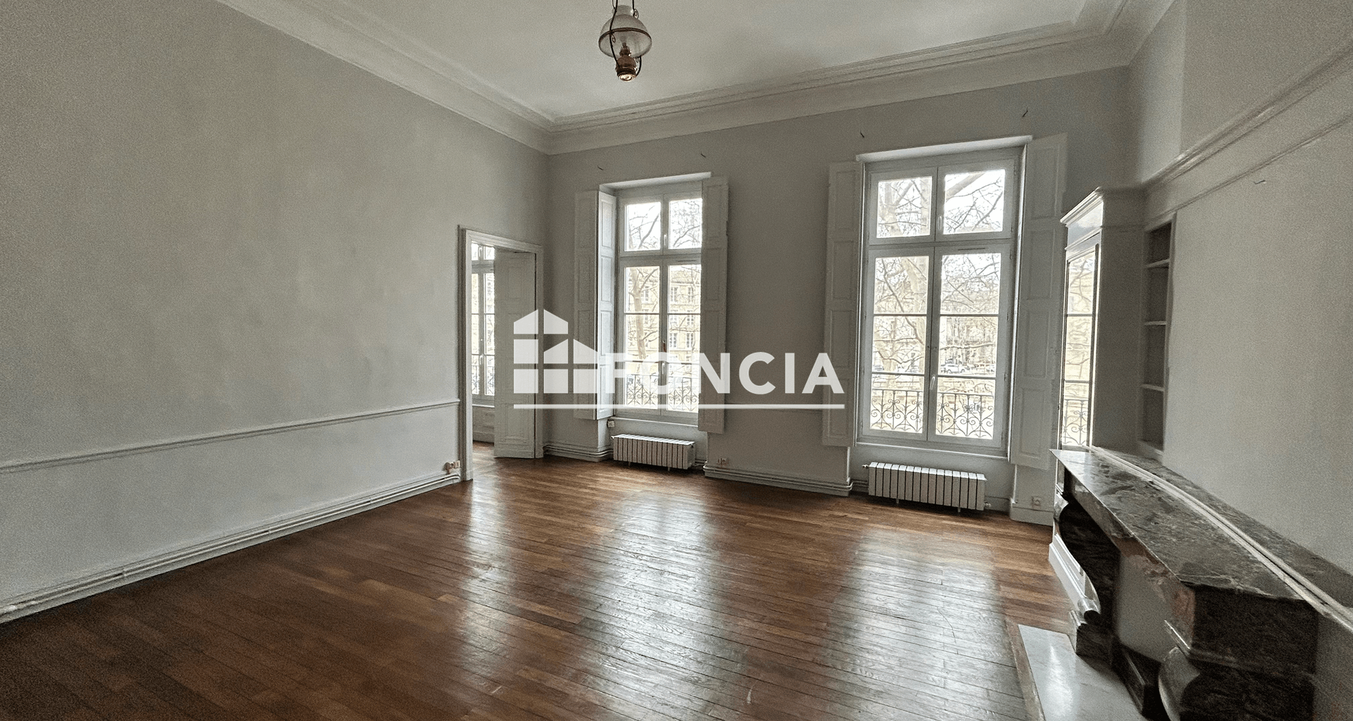 Appartement 5 pièces (189.2 m²) à louer - Nîmes (30000)