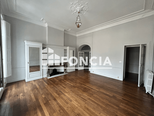Appartement 5 pièces (189.2 m²) à louer - Nimes (30000)