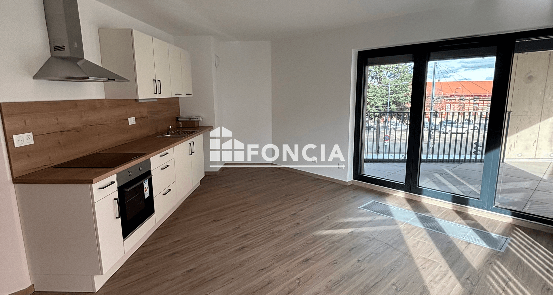 Appartement 9 pièces (210.3 m²) à louer - Saint-étienne (42000)