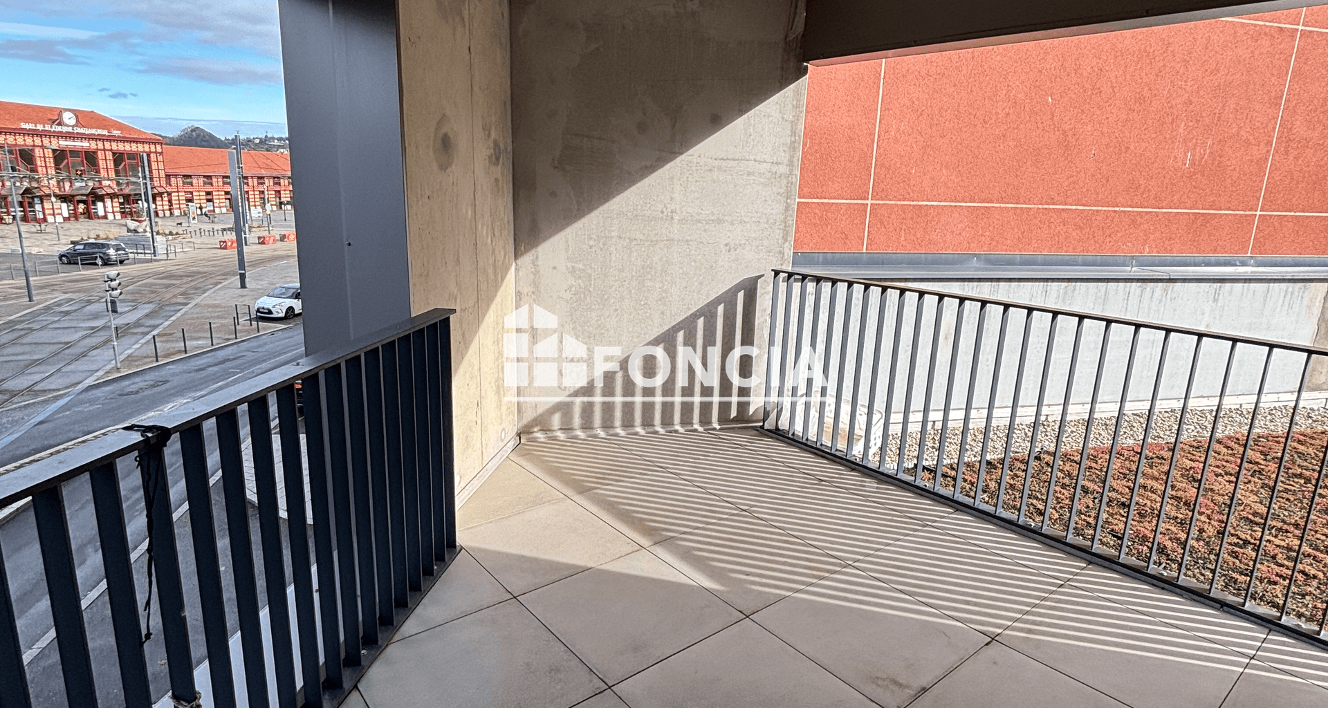 Appartement 9 pièces (210.3 m²) à louer - Saint-étienne (42000)