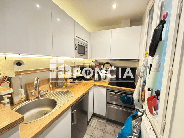 Appartement meublé 3 pièces (49.81 m²) à louer - Paris 18ᵉ (75018)