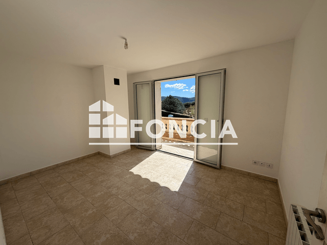 Maison 5 pièces (130 m²) à louer - Bagnols En Foret (83600)