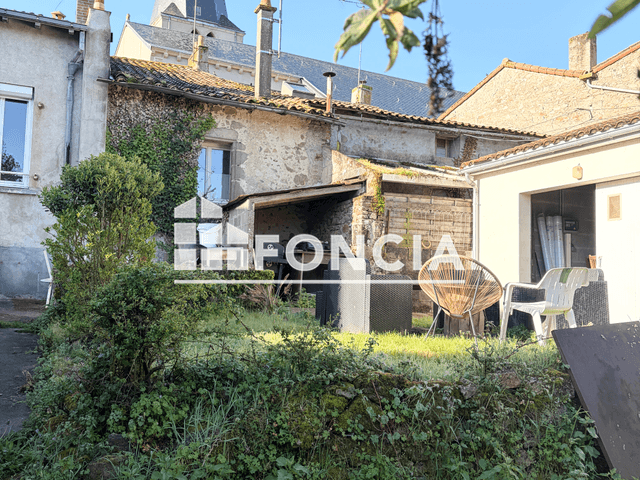 Maison 3 pièces (81 m²) à louer - Saint Pierre Des Echaubrognes (79700)