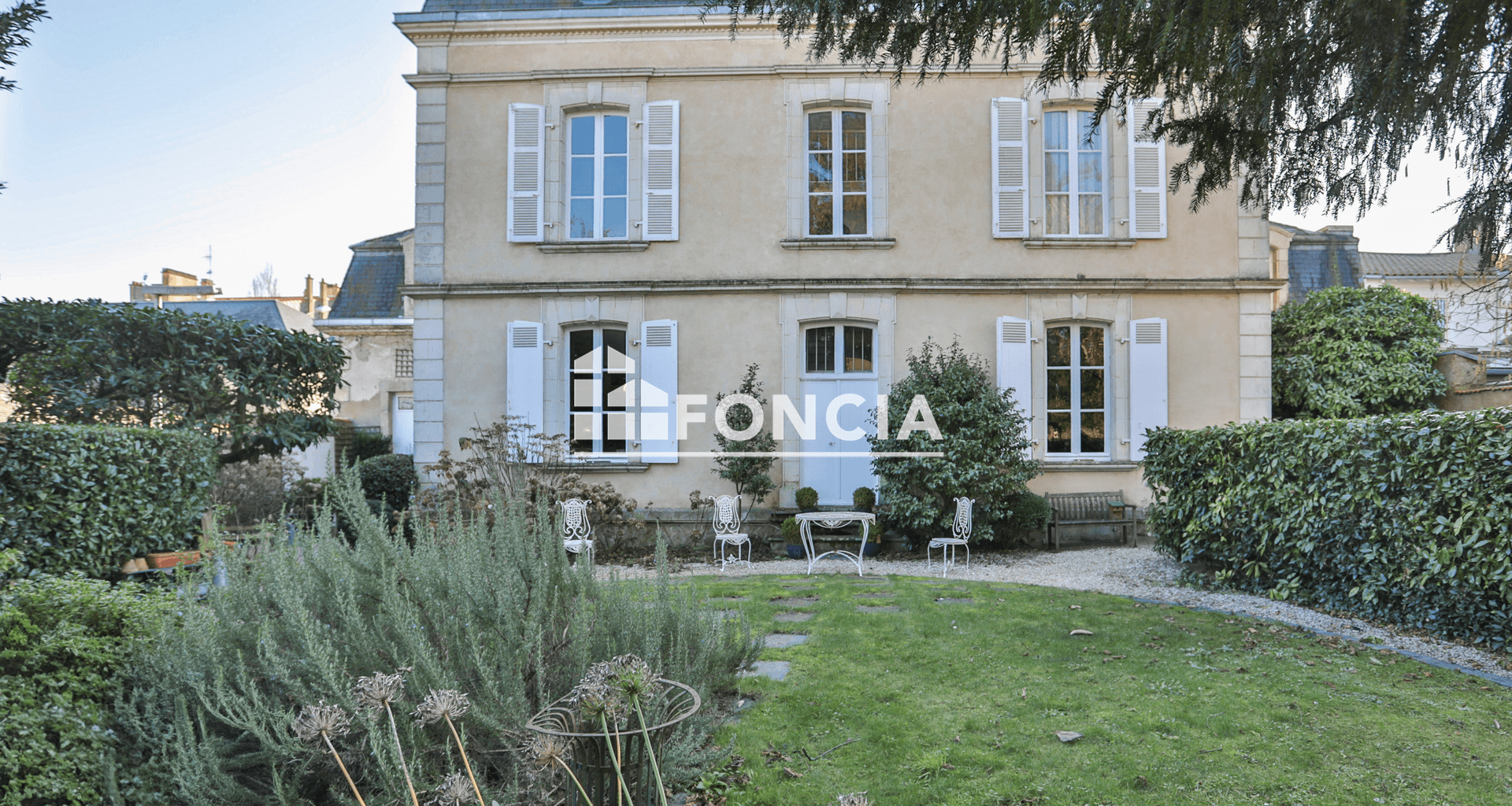 Maison 10 pièces (309.59 m²) à vendre - La Roche-sur-yon (85000)