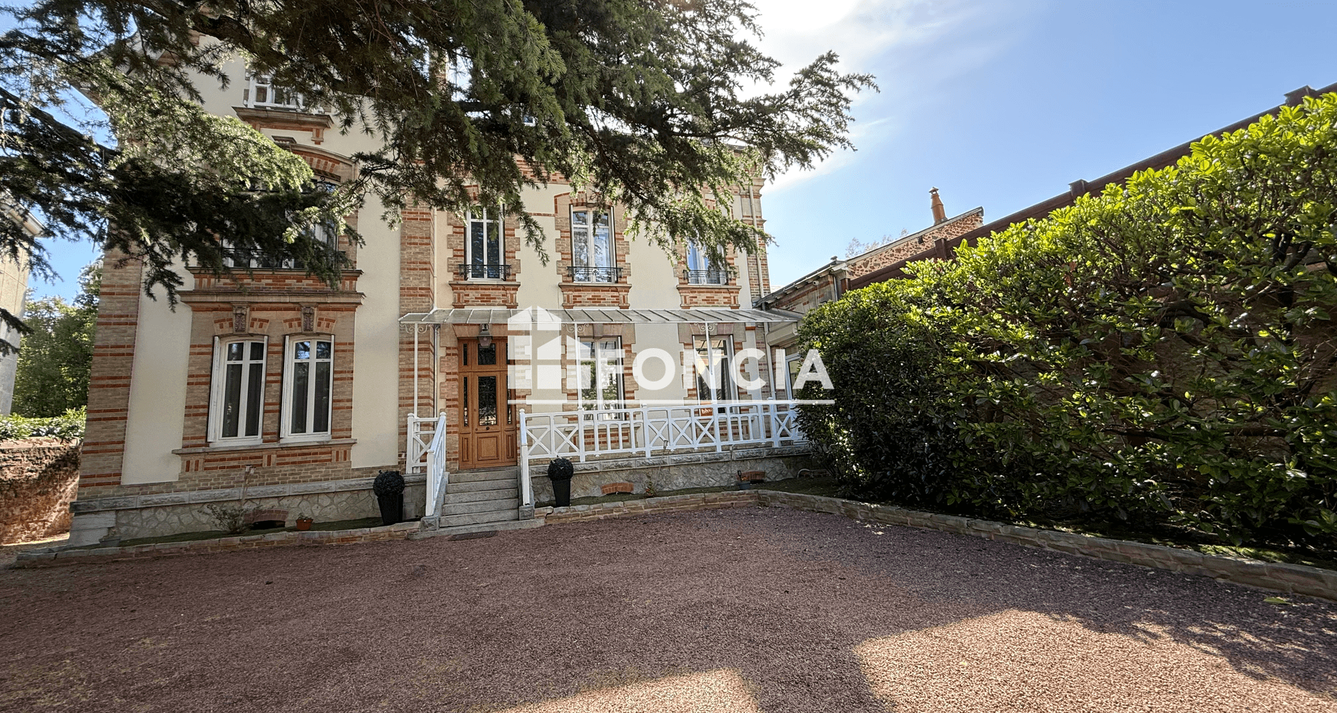 Maison 11 pièces (331.02 m²) à vendre - Le Mans (72000)