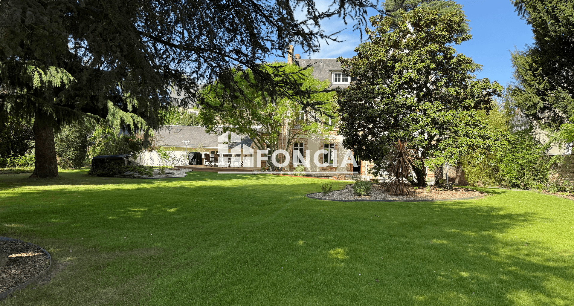 Maison 11 pièces (331.02 m²) à vendre - Le Mans (72000)