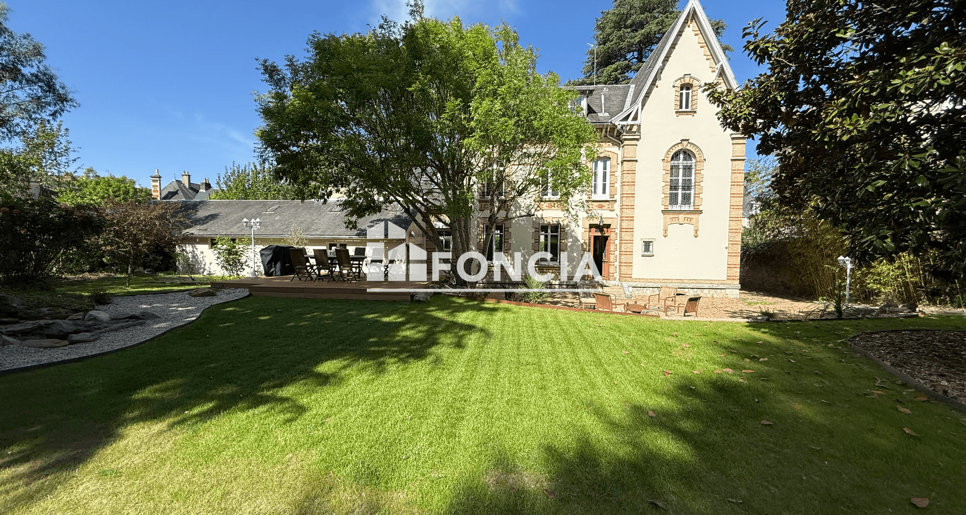 Maison 11 pièces (331.02 m²) à vendre - Le Mans (72000)