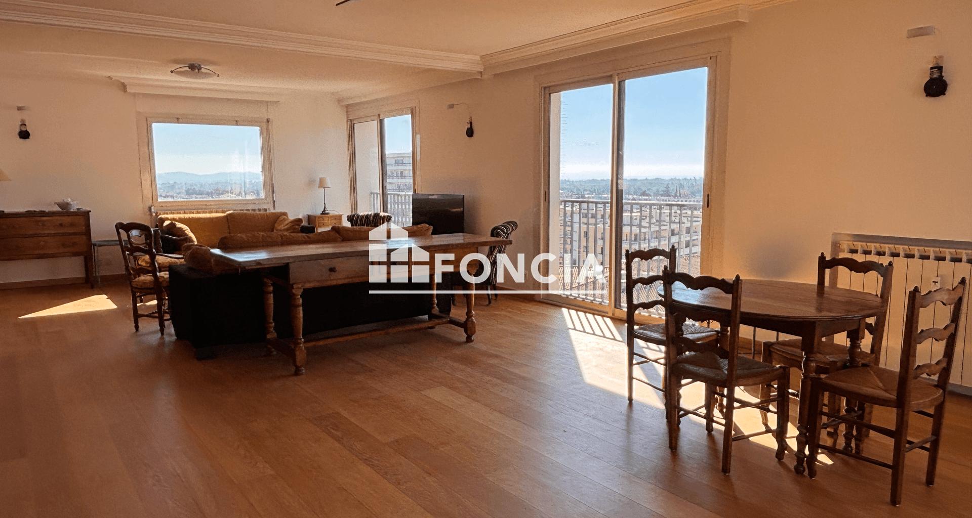 Appartement meublé 6 pièces (243.95 m²) à louer - Hyères (83400)