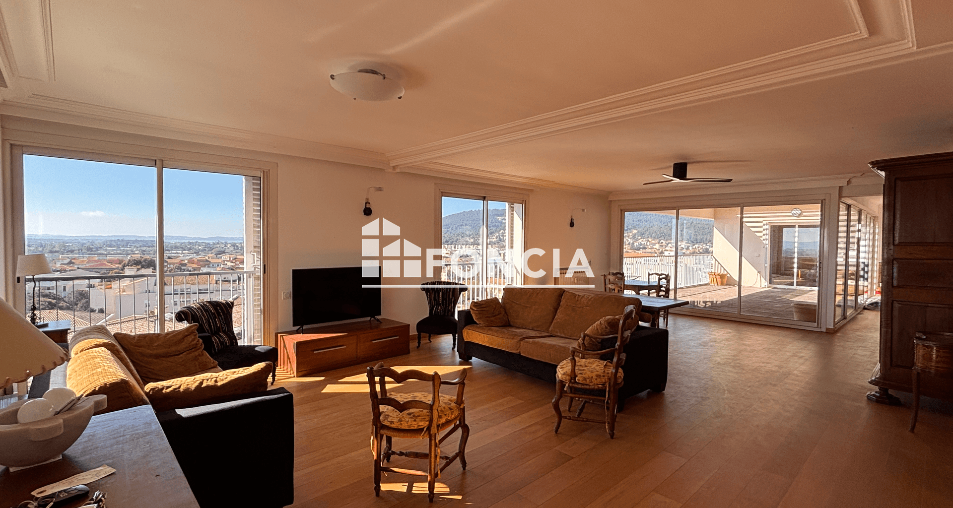Appartement meublé 6 pièces (243.95 m²) à louer - Hyères (83400)