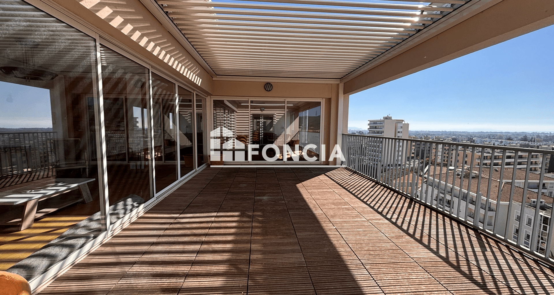 Appartement meublé 6 pièces (243.95 m²) à louer - Hyères (83400)