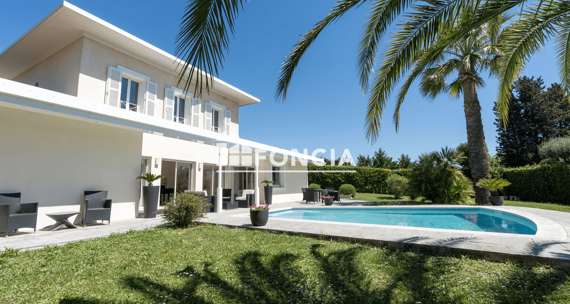 Maison 7 pièces (207 m²) à vendre - Châteauneuf-grasse (06740)