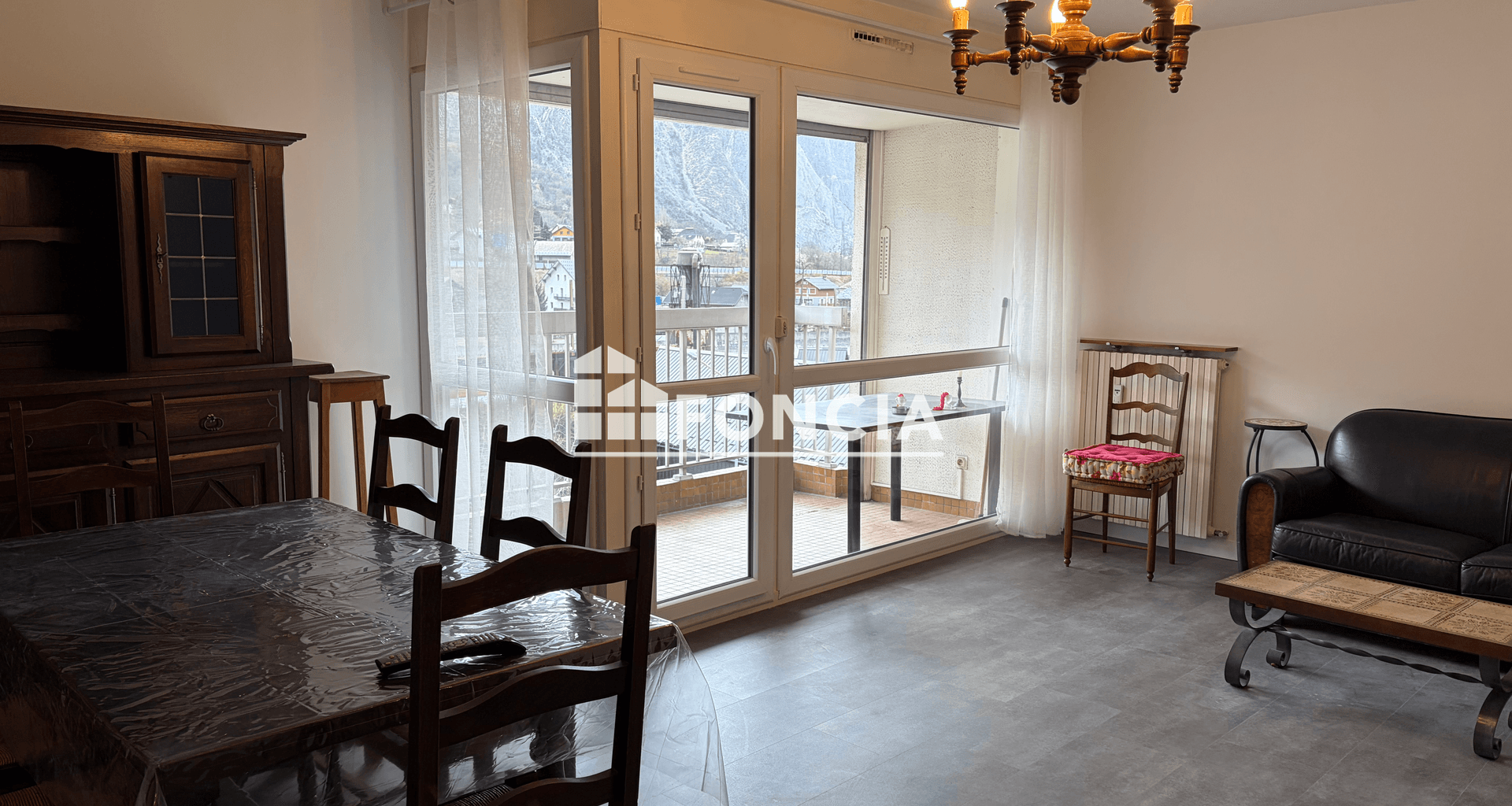 Appartement meublé 3 pièces (85.82 m²) à louer - Saint-michel-de-maurienne (73140)