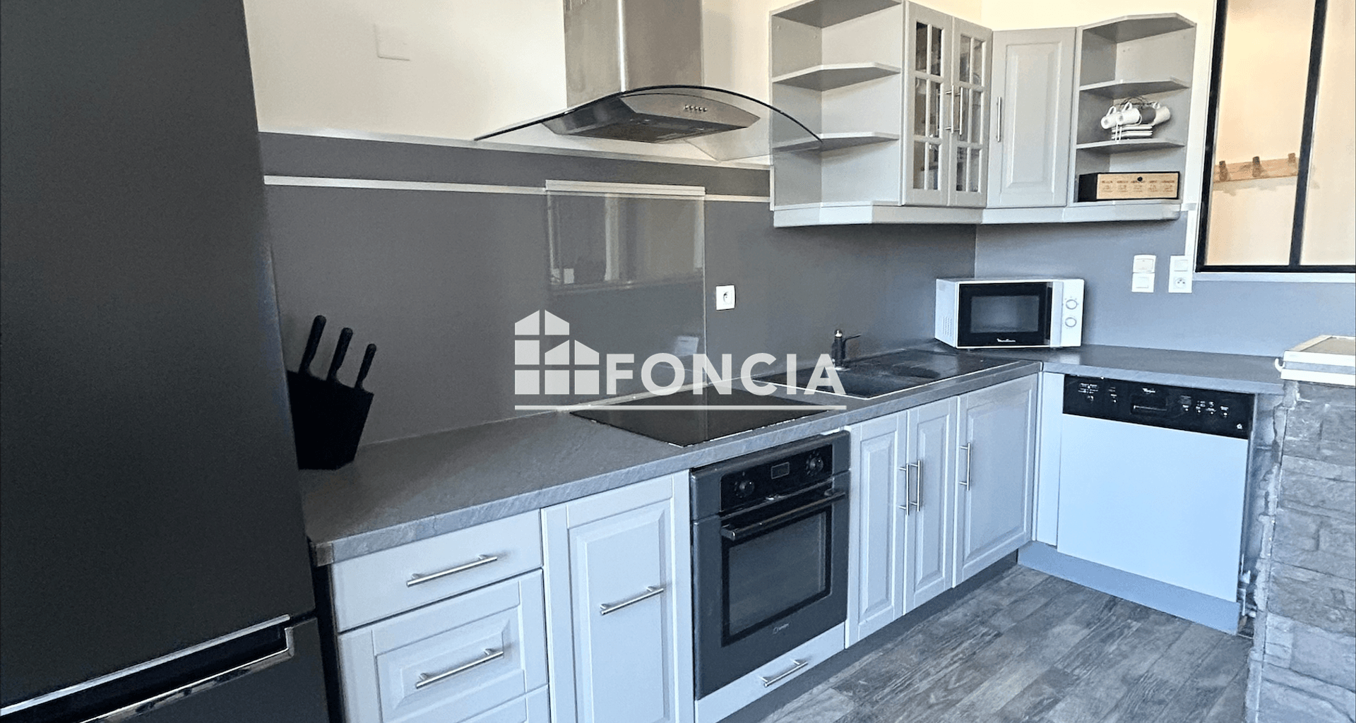 Appartement meublé 3 pièces (75.1 m²) à louer - Saint-étienne (42000)