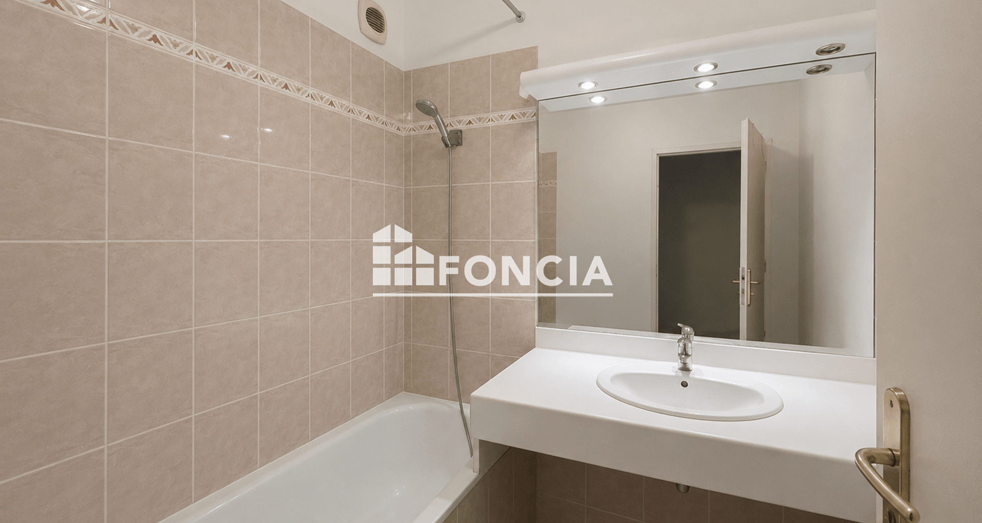 Appartement 3 pièces (66.78 m²) à louer - Lyon 8ᵉ (69008)