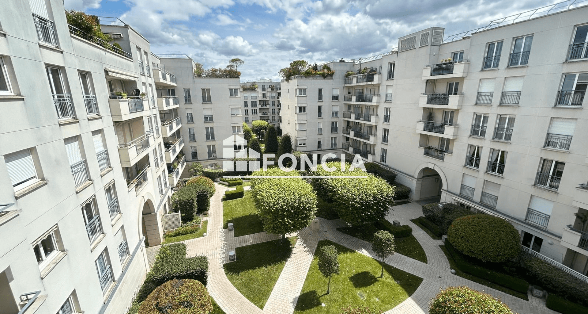 Appartement 4 pièces (92.49 m²) à louer - Issy-les-moulineaux (92130)