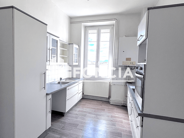 Appartement 5 pièces (136.3 m²) à louer - Voiron (38500)