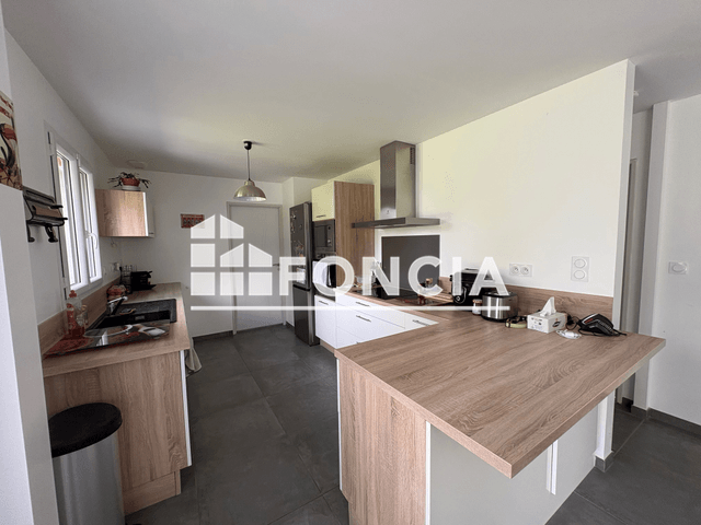 Maison 6 pièces (101.8 m²) à louer - Verneuil-sur-indre (37600)