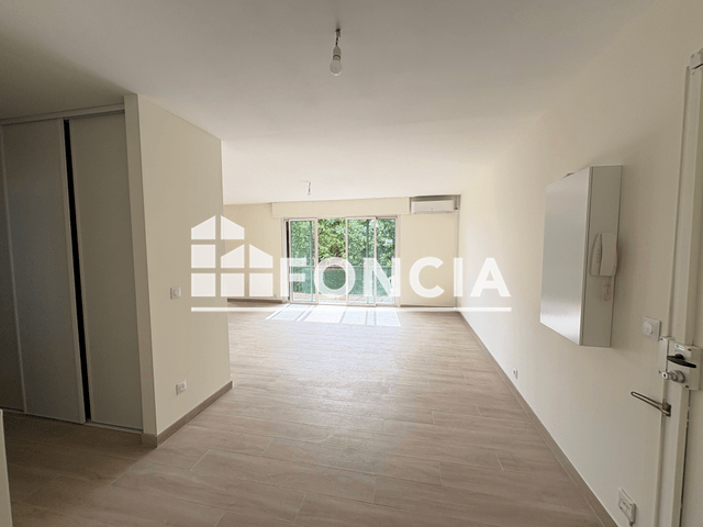 Appartement 5 pièces (102.69 m²) à louer - Nimes (30900)