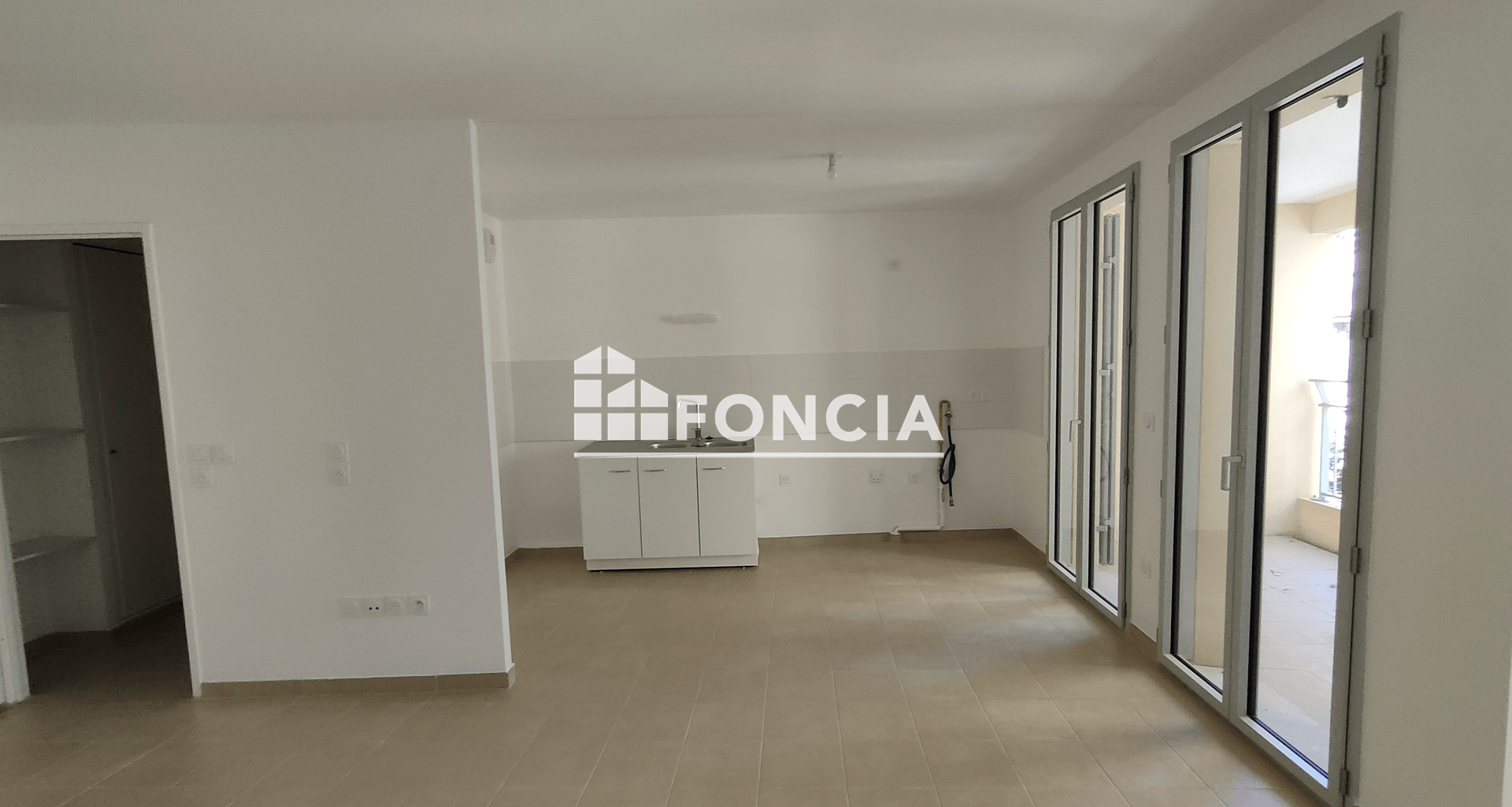 Appartement 3 pièces (76.98 m²) à louer - Marseille 2ᵉ (13002)