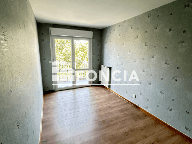 Appartement 3 pièces (87.1 m²) à louer - Charleville-mezieres (08000)