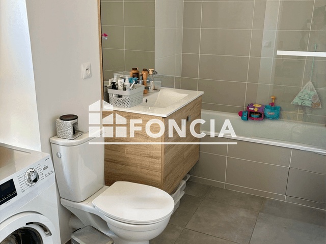 Appartement 4 pièces (85.2 m²) à louer - L Isle D Abeau (38080)