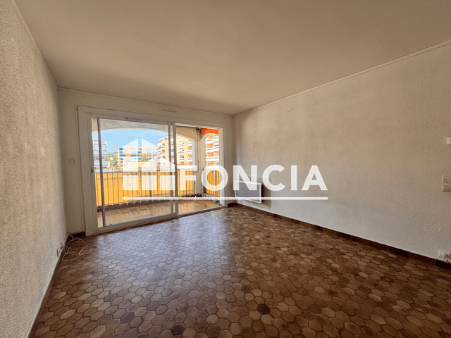 Studio (30 m²) à louer - Hyeres (83400)